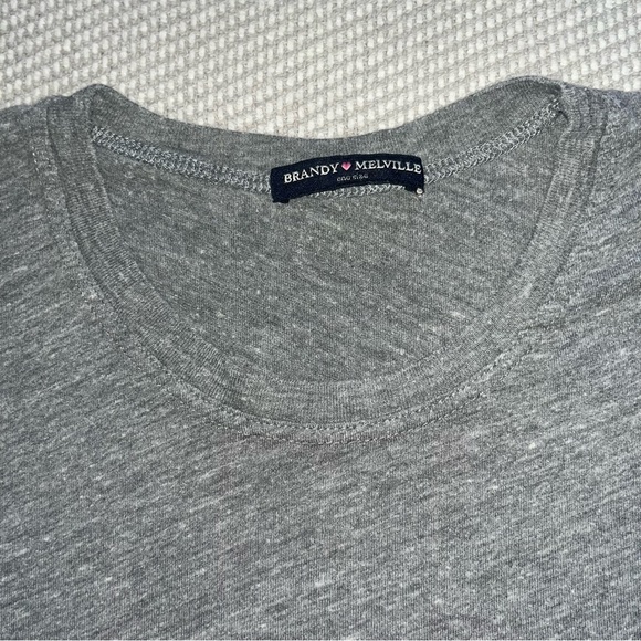 Brandy Melville Grey New York Embroidered Crop Top Tee Shirt Raw Hem OS - Picture 5 of 5